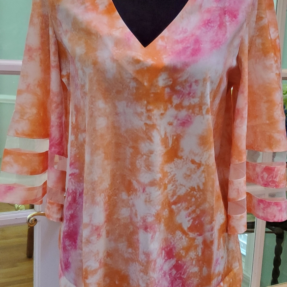 Silky pomester flowy shirt new without tags